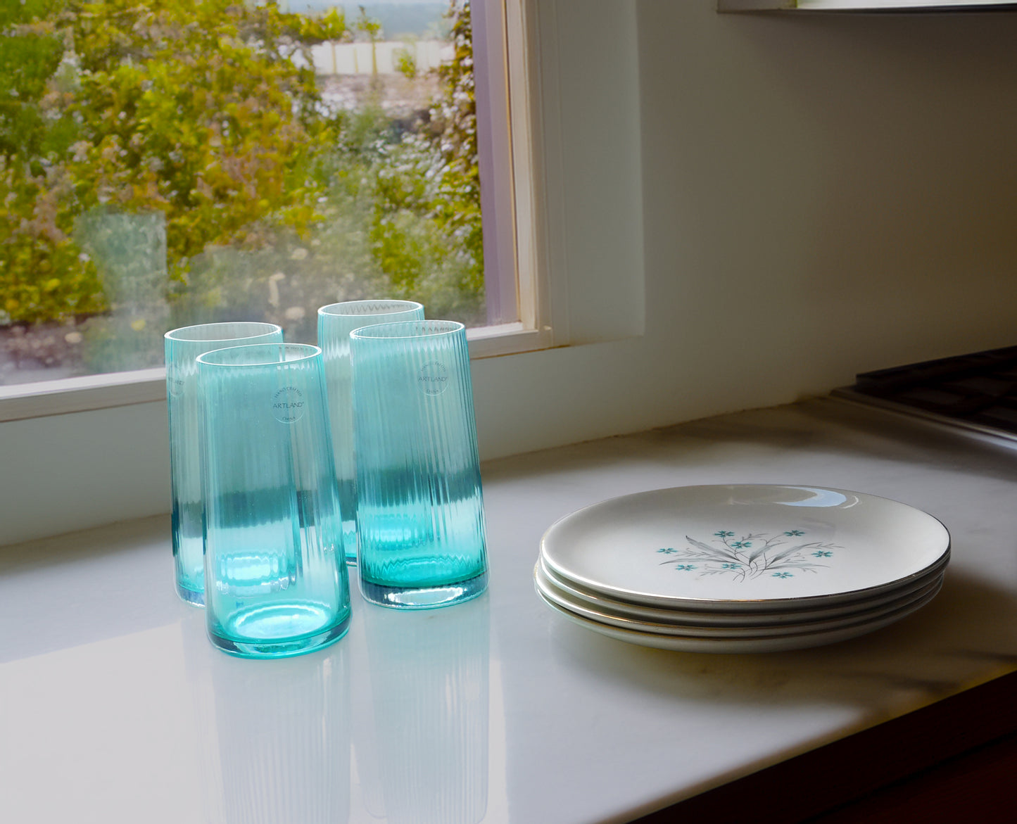 Assiettes plates bleues vintage